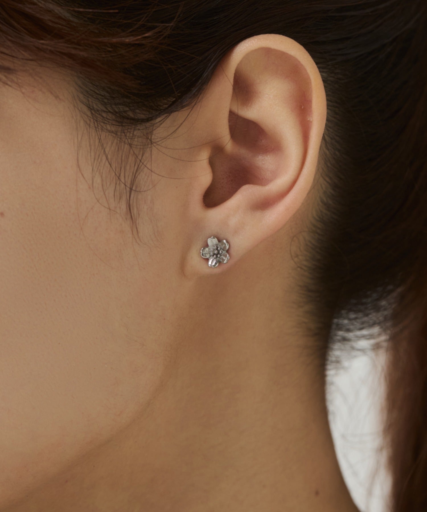 ciite' シーテ ピアス（両耳用） 【 金属アレルギー対応 】フラワーモチーフピアス サージカルステンレス（両耳用） シルバー FREE